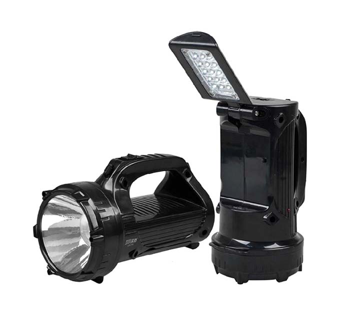 Đèn Pin Sạc Siêu Sáng Led 770 còn được sử dụng trong nhà như chiếc đèn dự phòng khi cúp điện hay di chuyển trong đêm tối