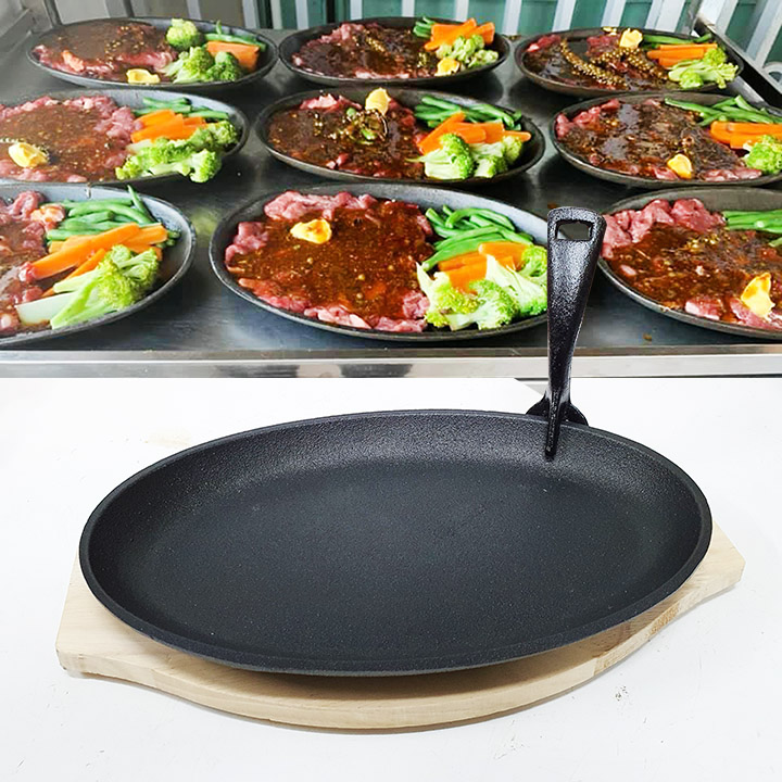 Chảo gang hình oval chống dính làm bò bít tết dùng được trên bếp từ (loại lớn)