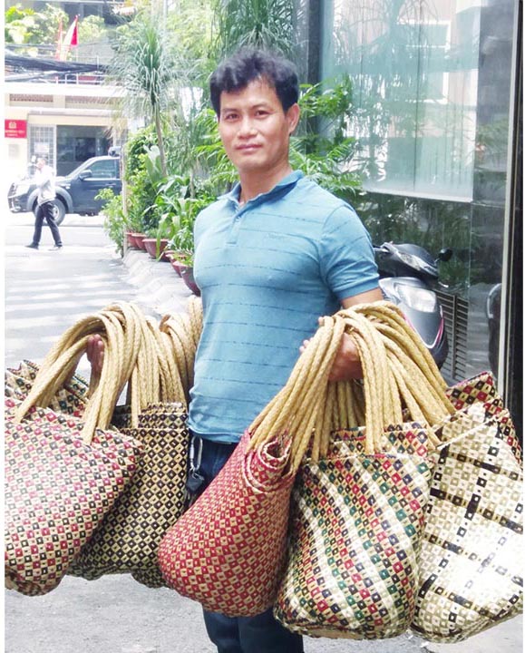 Túi đan lá bàng là buông – Thời trang đi chợ Sạch