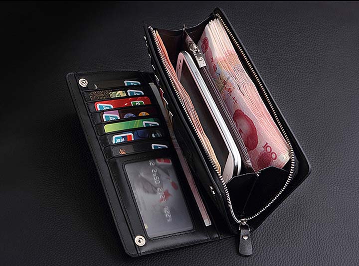 Thiết kế gồm 1 ngăn dây kéo với 2 ngăn lớn và rất nhiều ngăn nhỏ bên trong, cho bạn thoải mái đựng tiền bạc, điện thoại, thẻ ATM, name card...