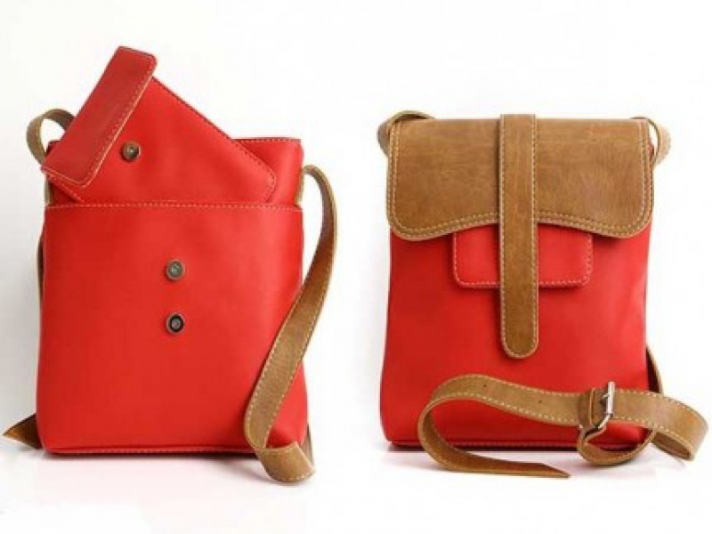 Túi đeo chéo gồm túi lớn và ví nhỏ với thiết kế 2 trong 1 độc đáo